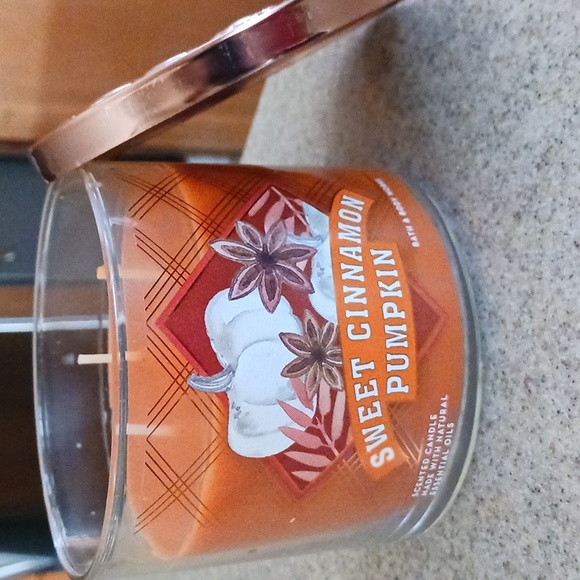 Bath & Body Works Sweet Cinnamon Pumpkin Candle - Picture 1 of 4